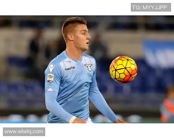 米林科维奇新书发布会吸引众多文学爱好者